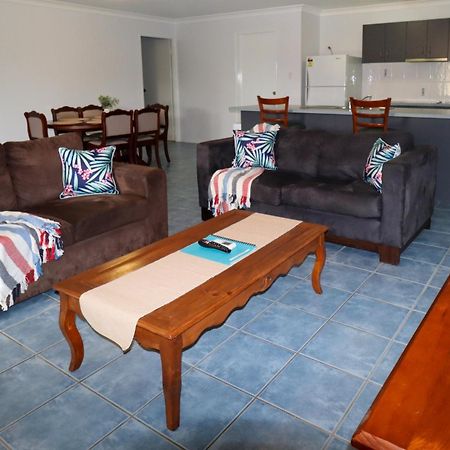 Blk Stays Guest House Deluxe Units Morayfield Habitación foto